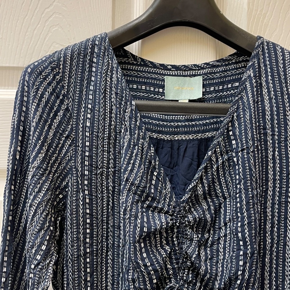 Skies Are Blue Women's Sz Medium Navy and‎ White Striped V-Neck Mini Dress